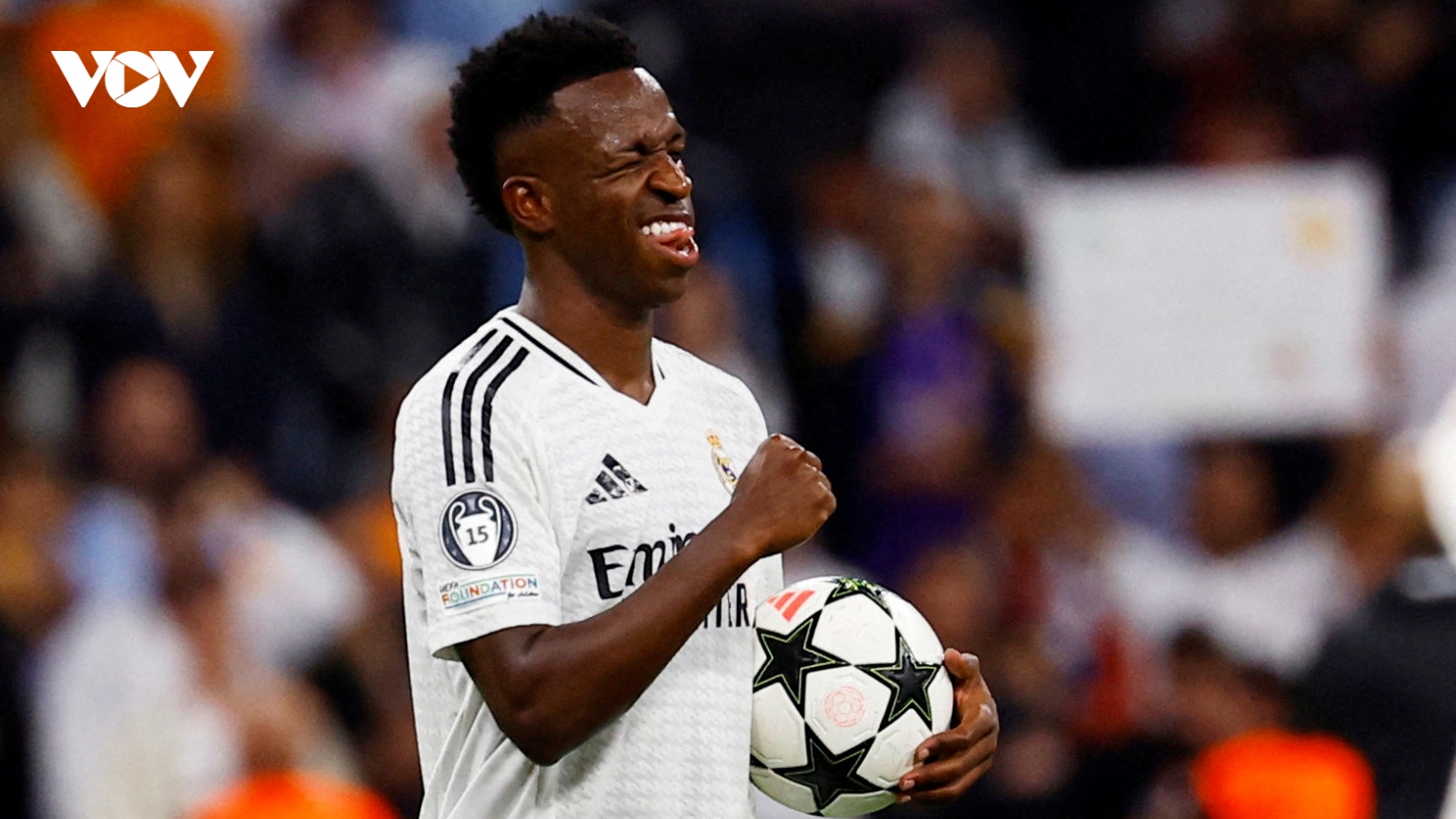 HLV Ancelotti sốc trước màn trình diễn siêu hạng của Vinicius