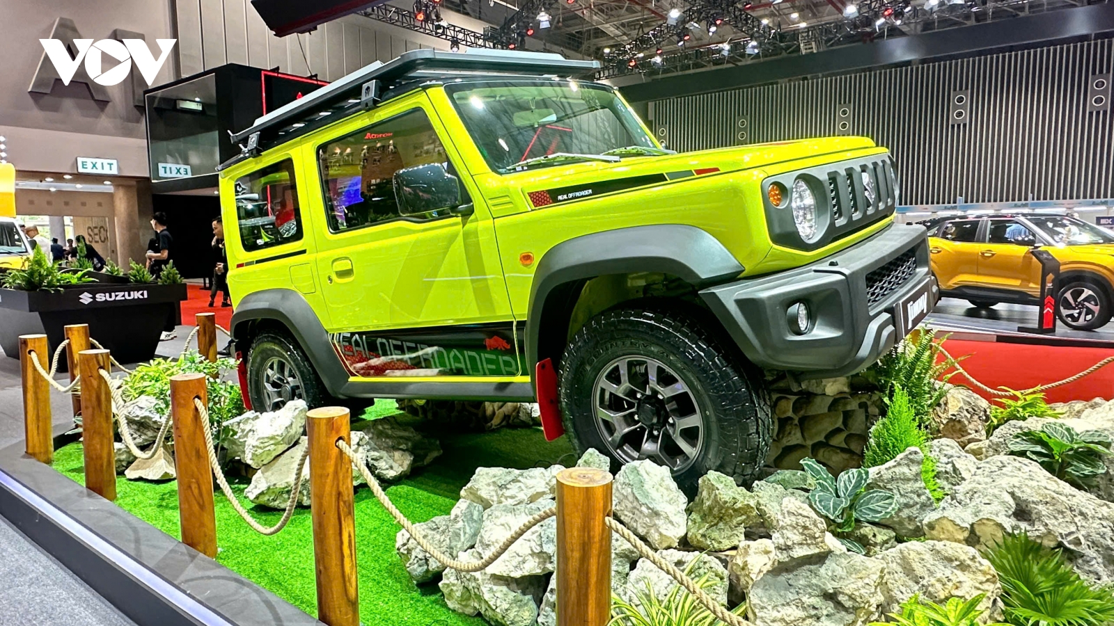 Suzuki trưng bày XL7 Hybrid & Jimny tại Triển lãm Ô tô Việt Nam 2024