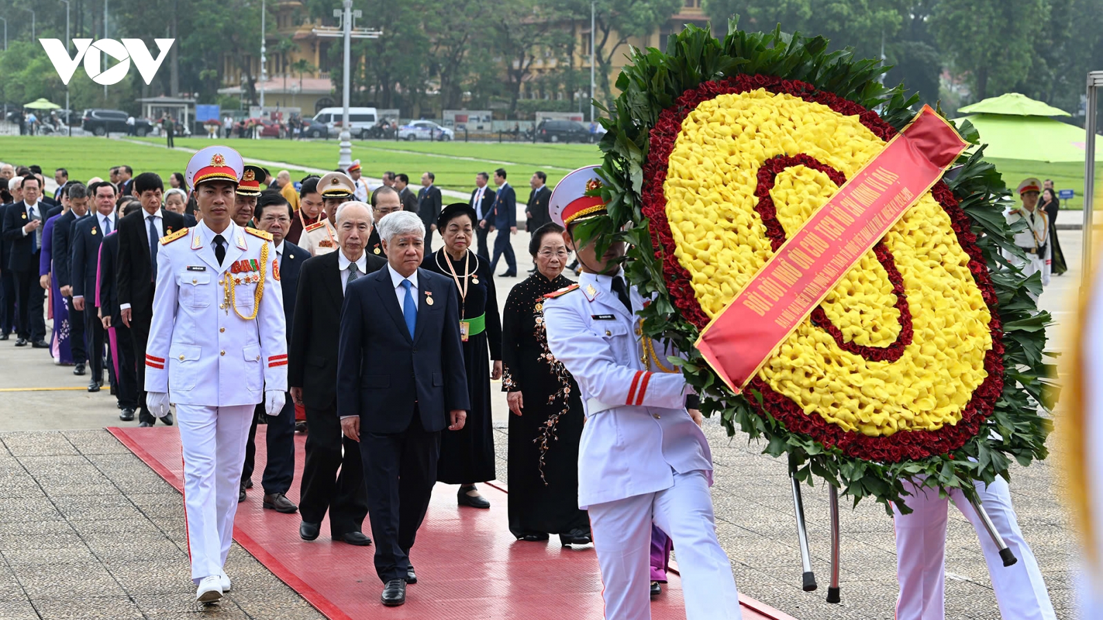 Đoàn Đại biểu MTTQ Việt Nam vào Lăng viếng Chủ tịch Hồ Chí Minh