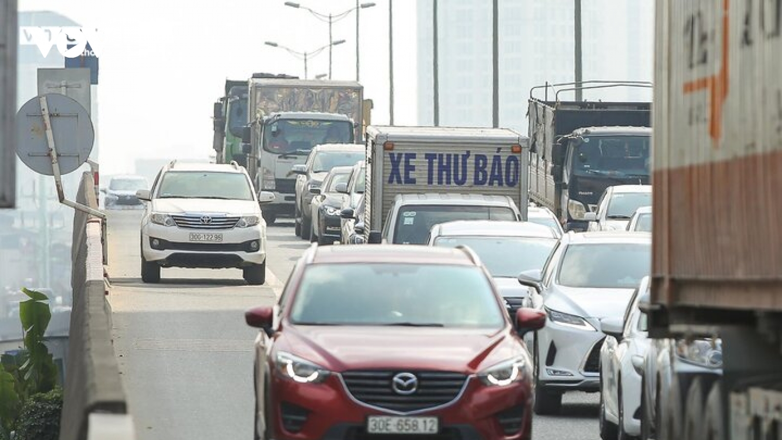 Con tôi bảo, mình không phải người mông muội nên không đi vào làn khẩn cấp
