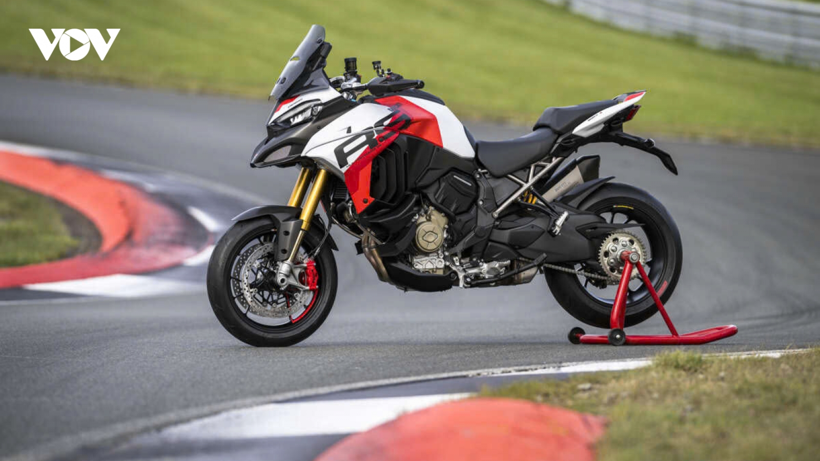 Ducati Multistrada V4 RS 2024 chốt giá từ 1,6 tỷ đồng