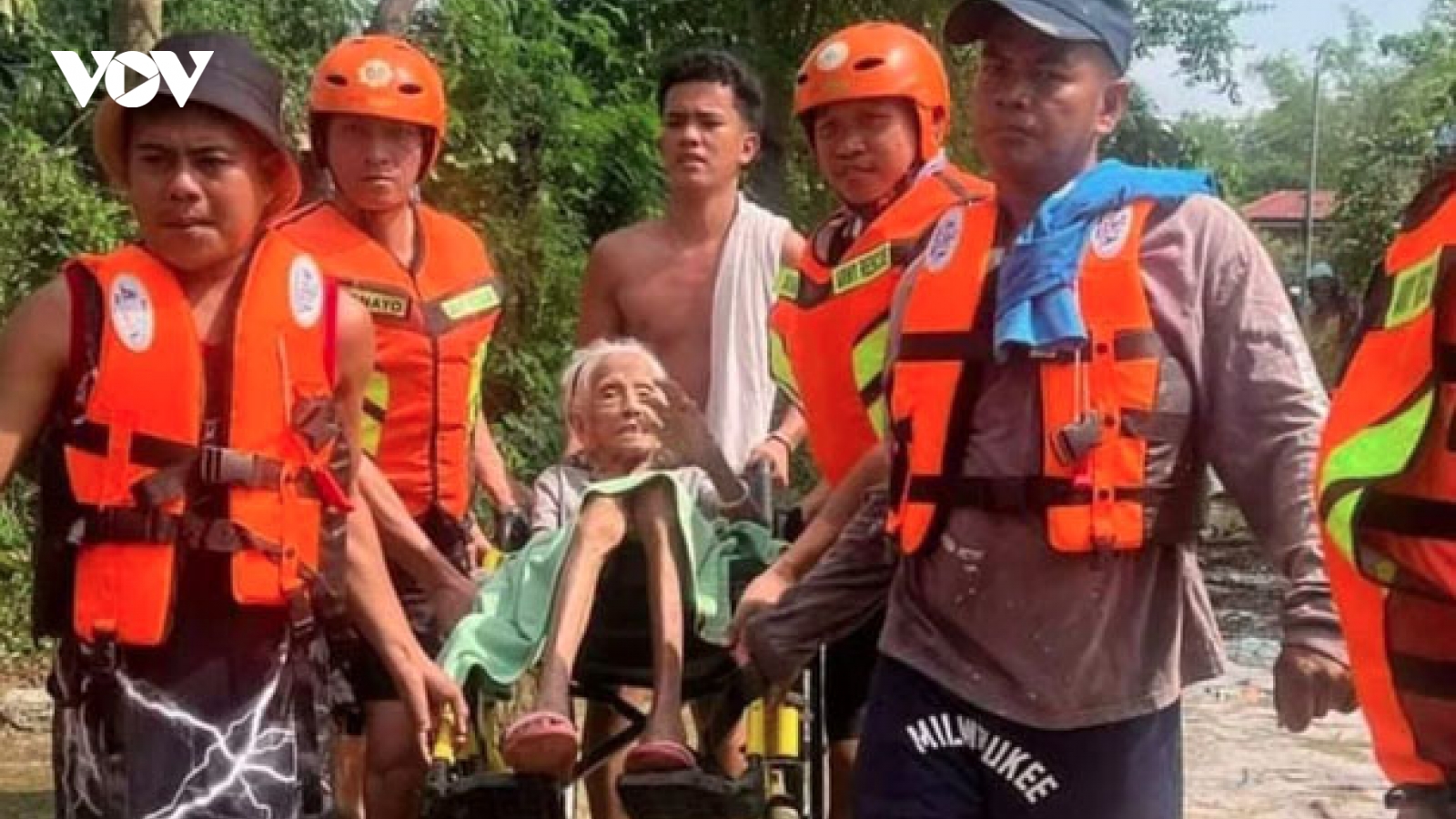 Philippines nâng mức cảnh báo cao nhất khi siêu bão Usagi đang tiến gần