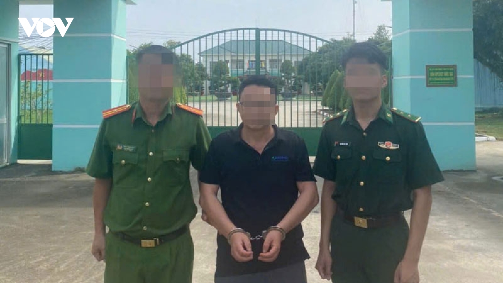 Nóng 24h: Bắt người đàn ông Trung Quốc giao cấu với bé gái dưới 16 tuổi