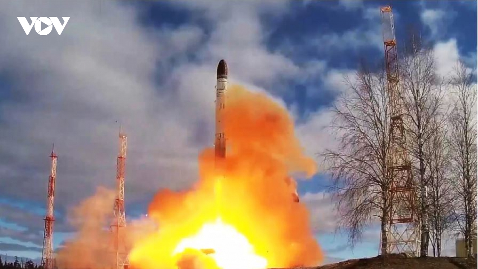 Nga trả đũa Ukraine bằng tên lửa siêu vượt âm Oreshnik, phương Tây e ngại
