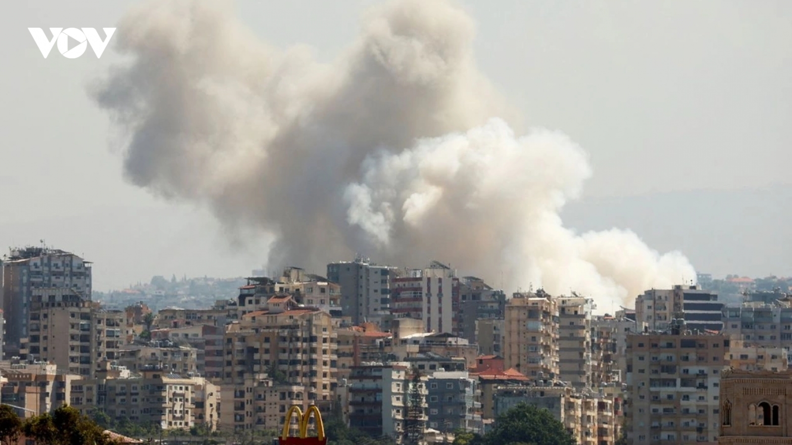 Israel không kích hơn 300 mục tiêu Hezbollah
