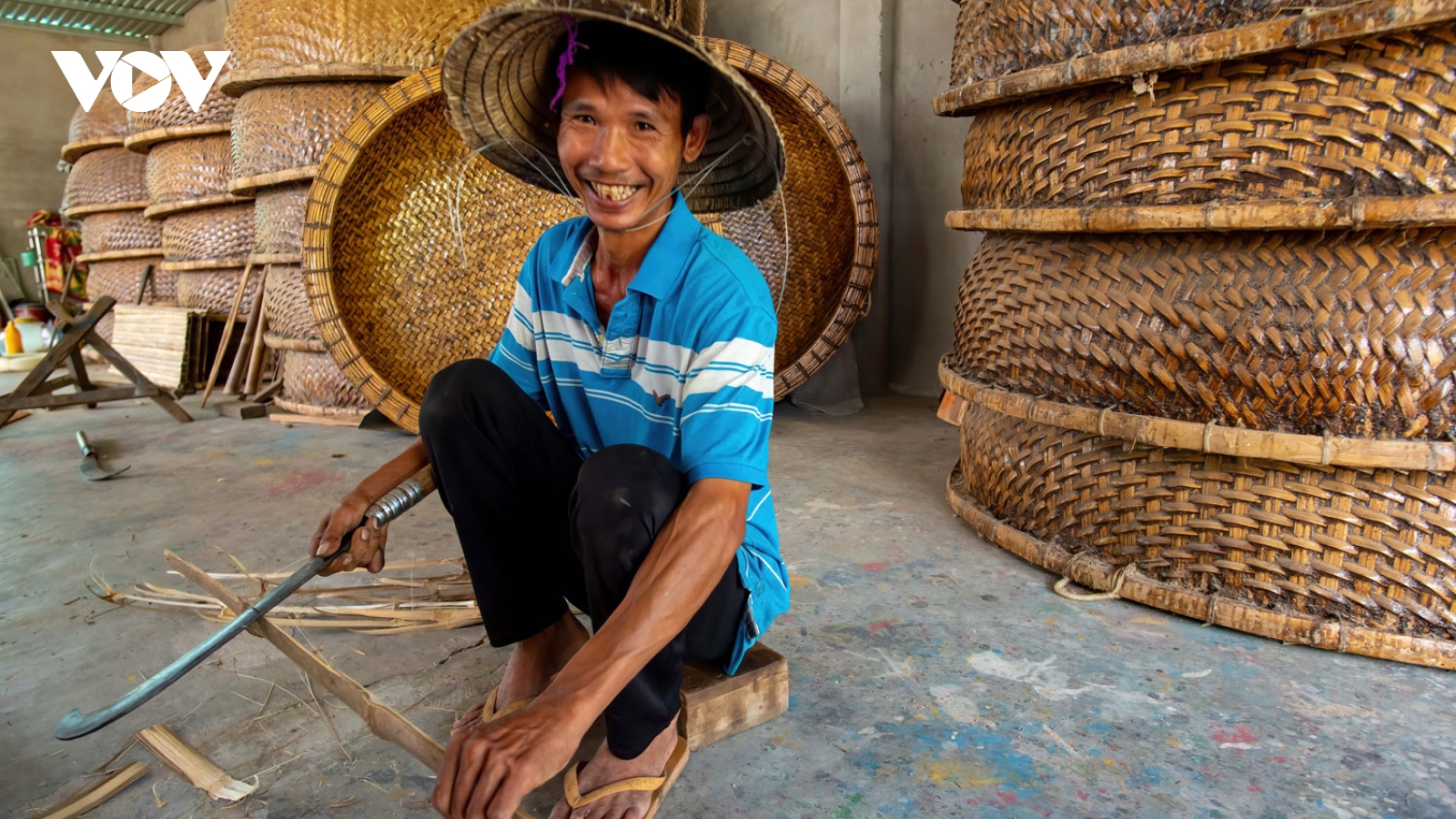 Nghề truyền thống đan thúng chai Làng Phú Mỹ