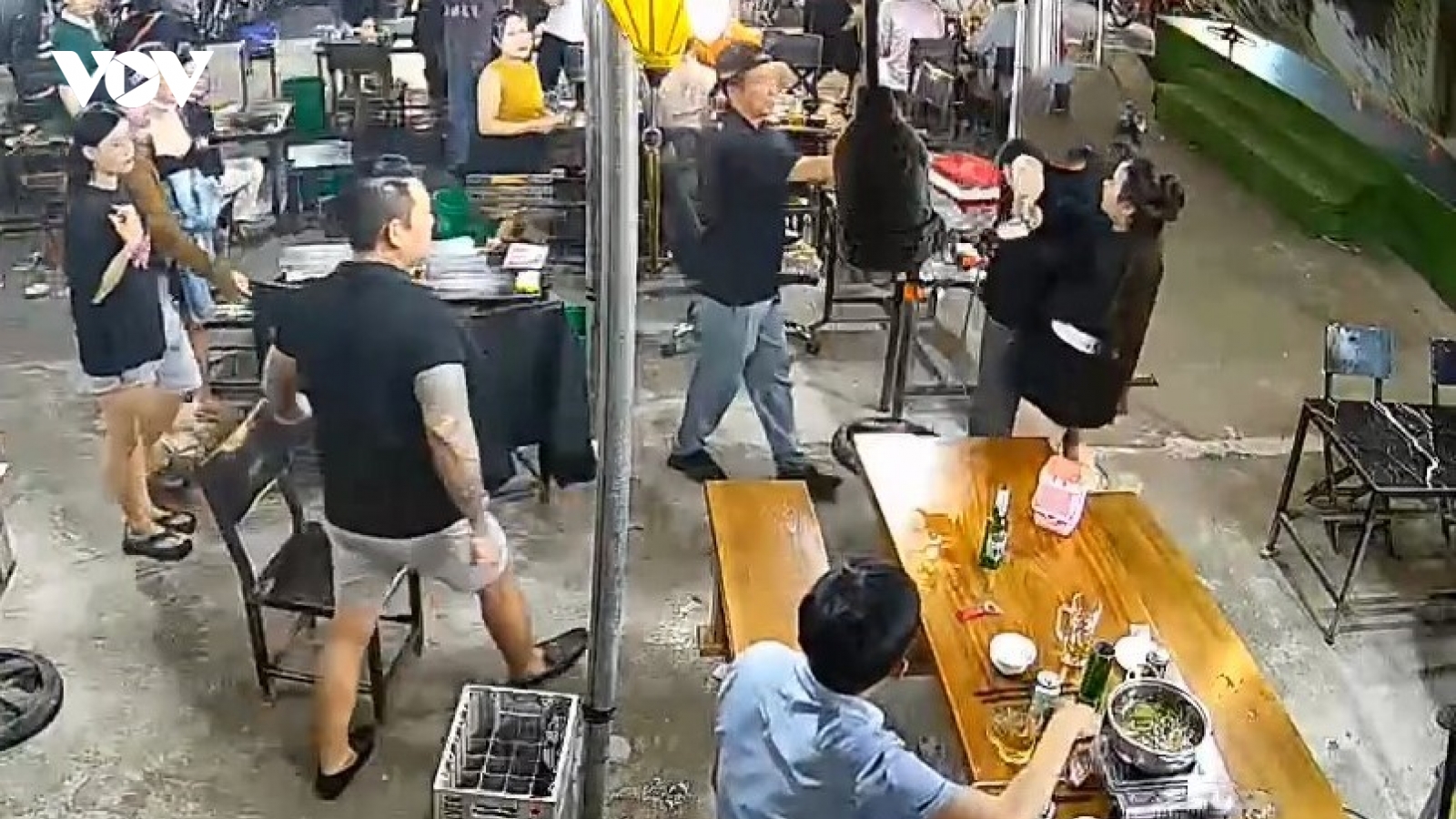 Ẩu đả trong quán nhậu khiến một người bị đâm tử vong
