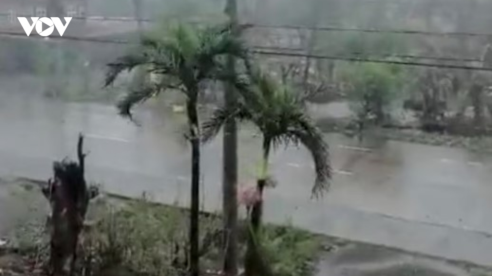 Man-yi có thể thành siêu bão, NASA cảnh báo hiện tượng bão chồng bão bất thường