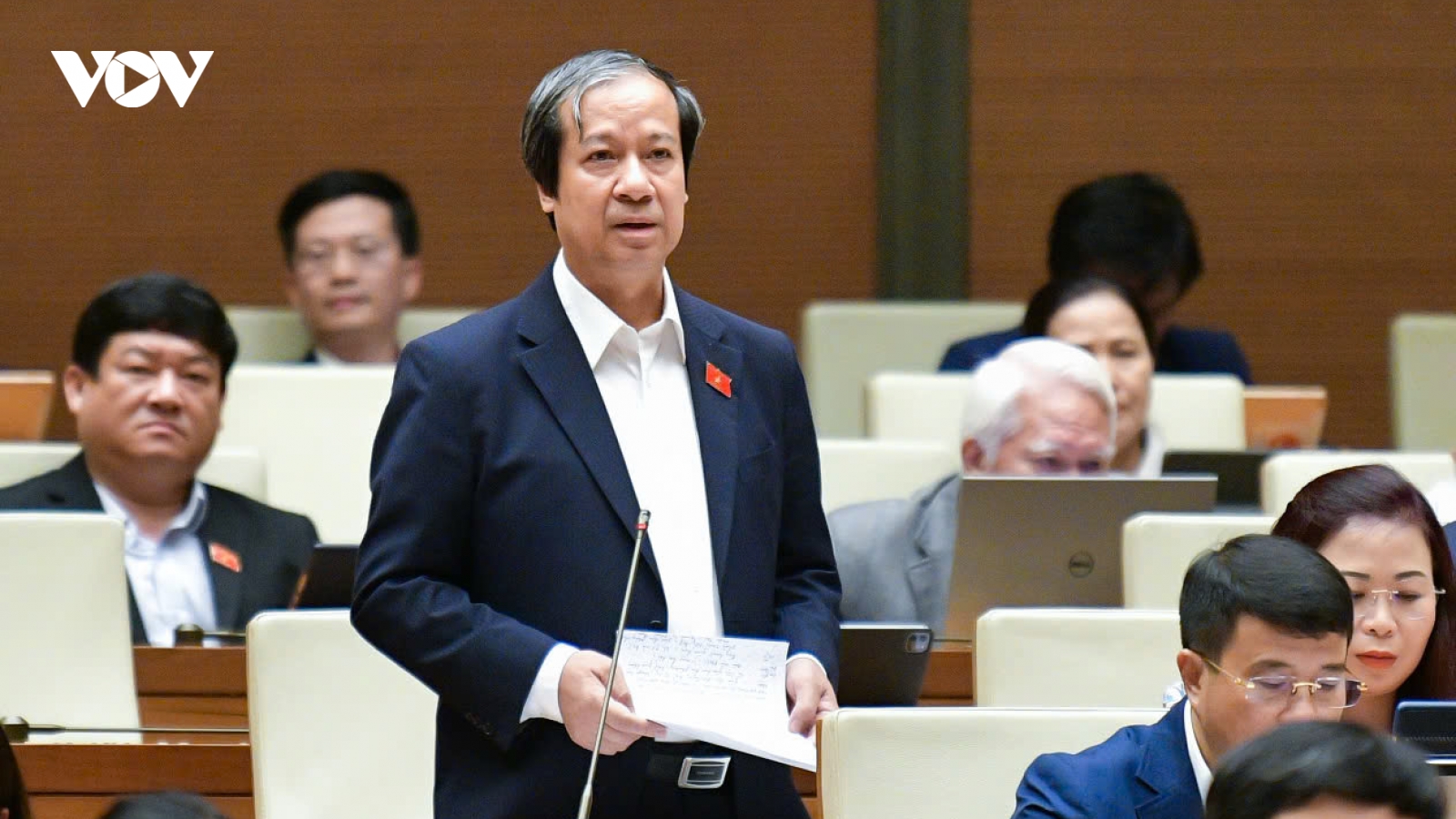 Bộ trưởng GD-ĐT giải trình về học phí đại học cao, in ấn và phát hành SGK