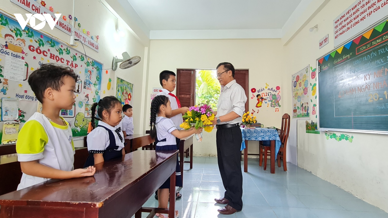 Tri ân những người "gieo chữ" ở Trường Sa
