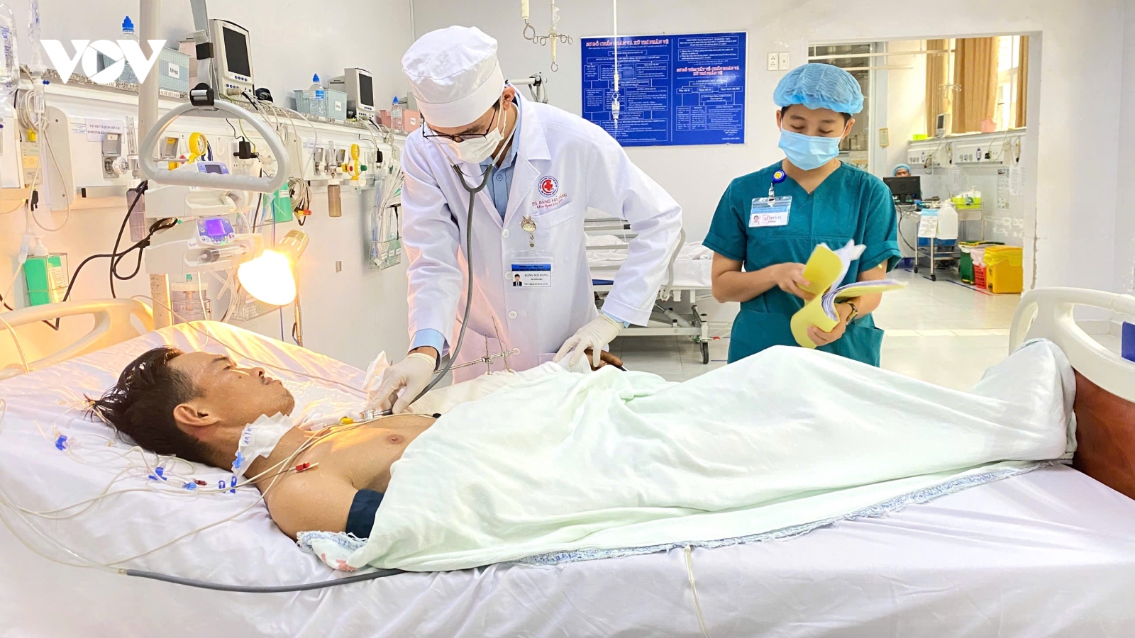 Nối cánh tay bị đứt lìa do tai nạn lao động