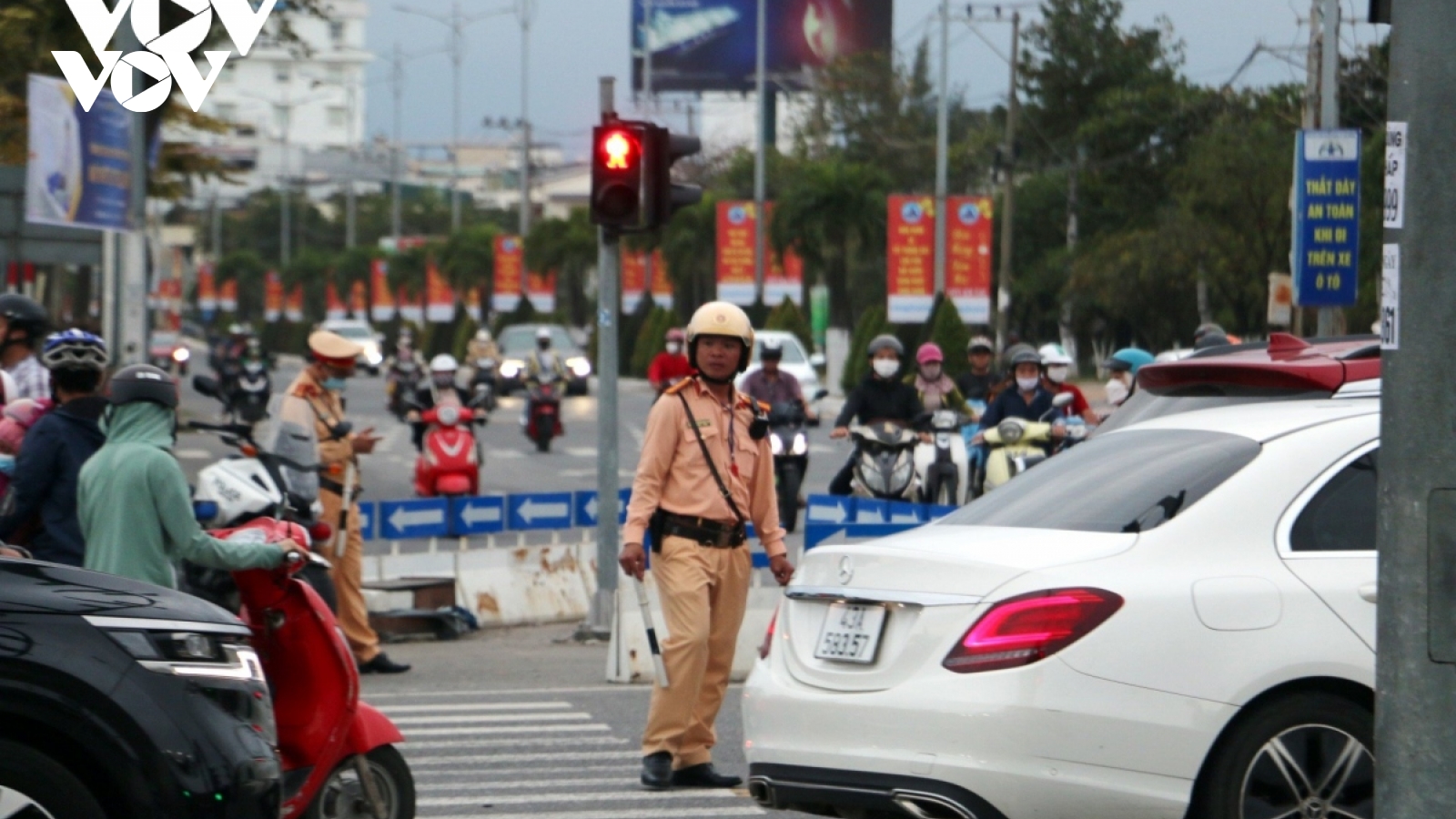 Cử tri Đà Nẵng bức xúc về nạn lấn chiếm vỉa hè, thiếu bãi đỗ xe