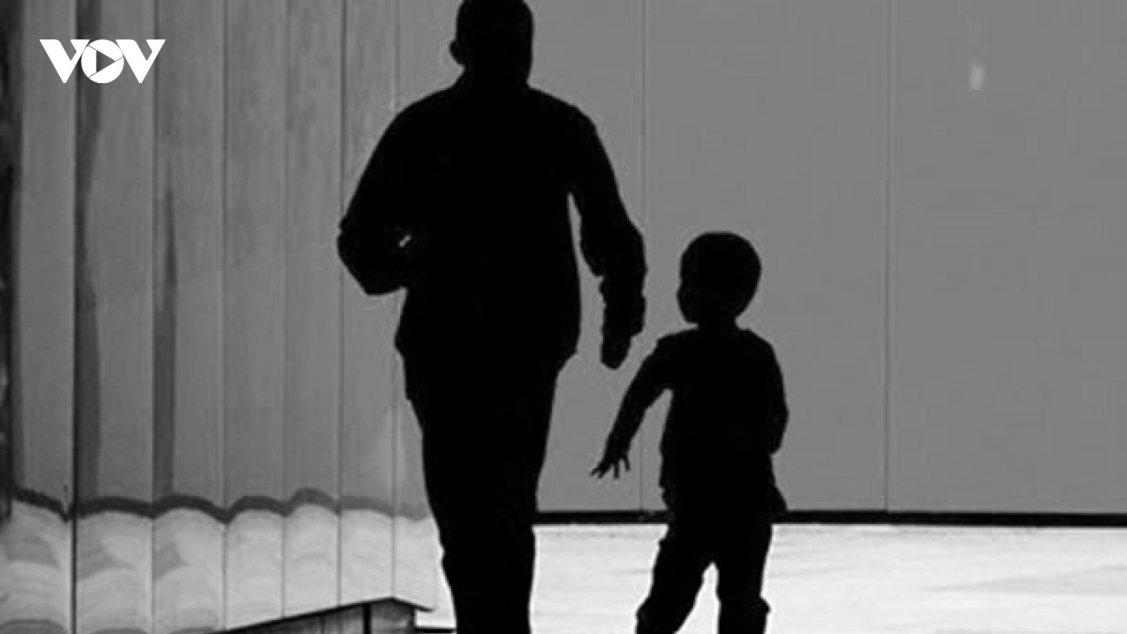Chồng ngoại tình, có con riêng về đòi ly hôn