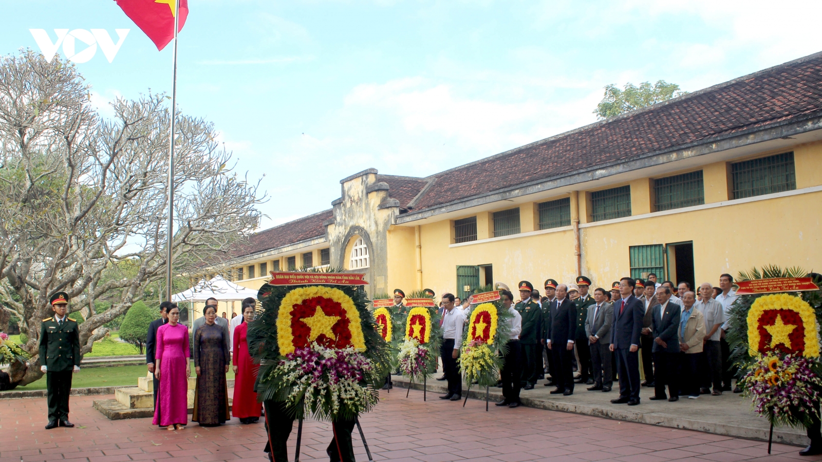 Dâng hương tưởng niệm các chiến sĩ cách mạng tại Nhà đày Buôn Ma Thuột