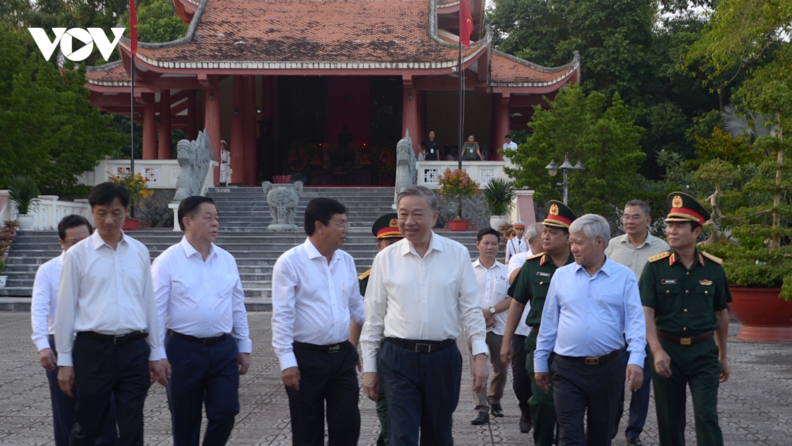 Tổng Bí thư Tô Lâm dâng hương tại Khu tưởng niệm Chủ tịch Hồ Chí Minh ở Cà Mau