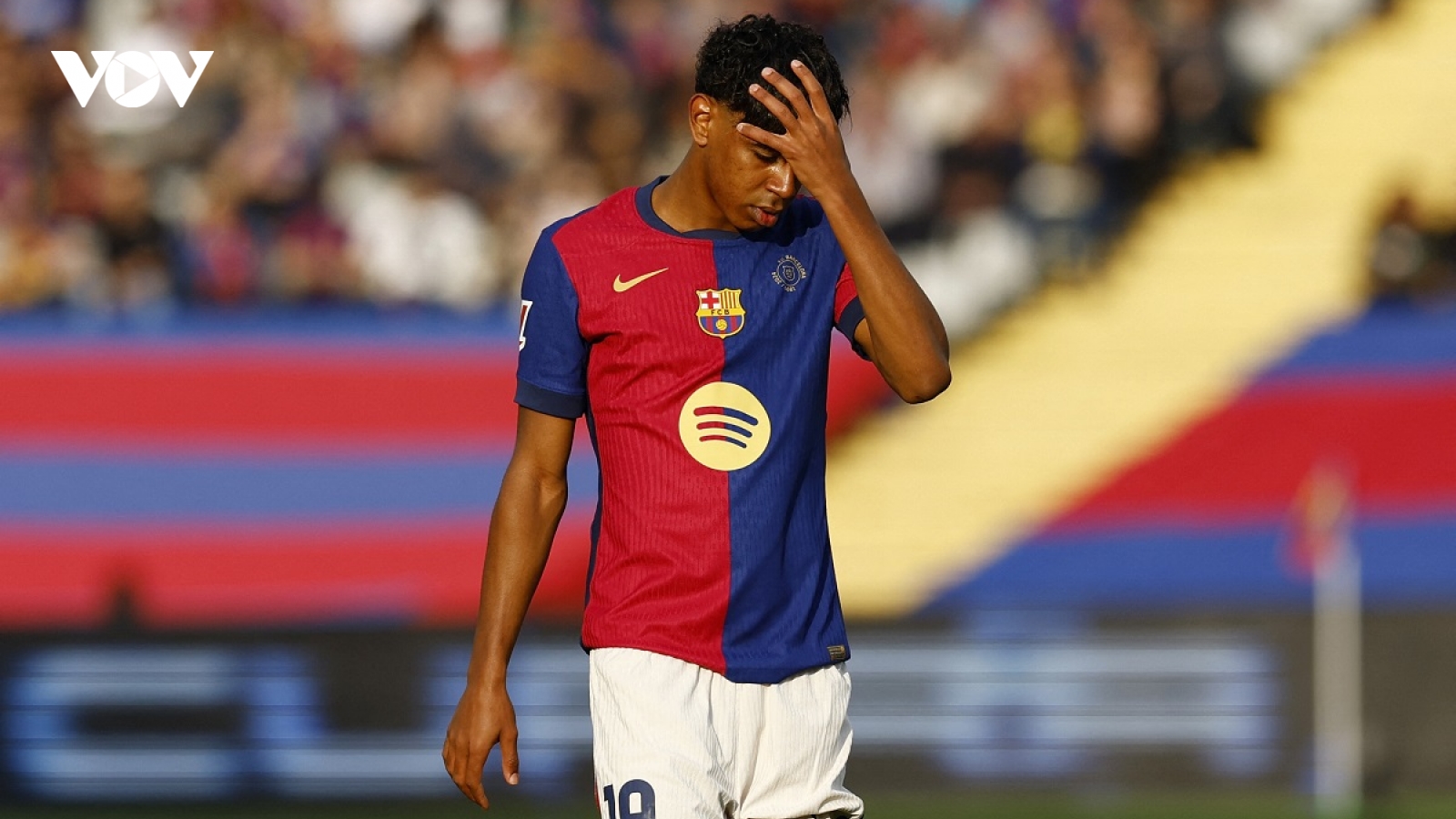 Kết quả bóng đá hôm nay 30/11: Trụ cột nôn khan trên sân, Barca thua sốc