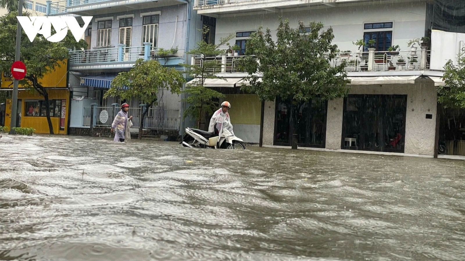 Thủ tướng chỉ đạo chủ động ứng phó, khắc phục nhanh hậu quả mưa lũ ở Trung Bộ