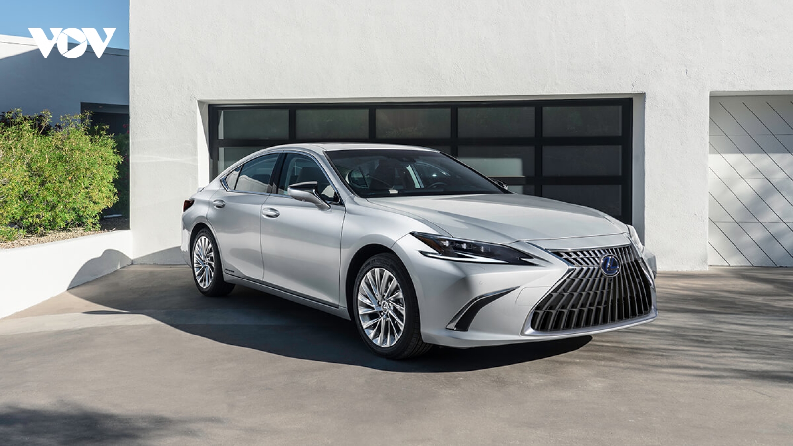 Lexus ES 2026 rò rỉ những hình ảnh đầu tiên