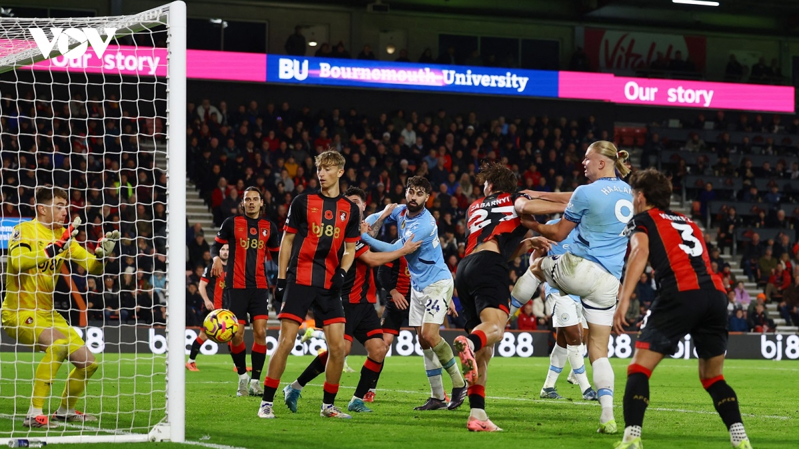 Kết quả bóng đá hôm nay 3/11: Man City thua sốc, mất ngôi đầu Ngoại hạng Anh