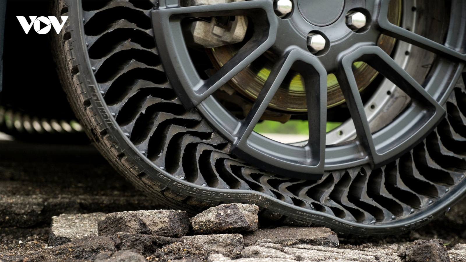 Khám phá lốp không hơi Uptis của Michelin: Công nghệ đột phá của thế giới