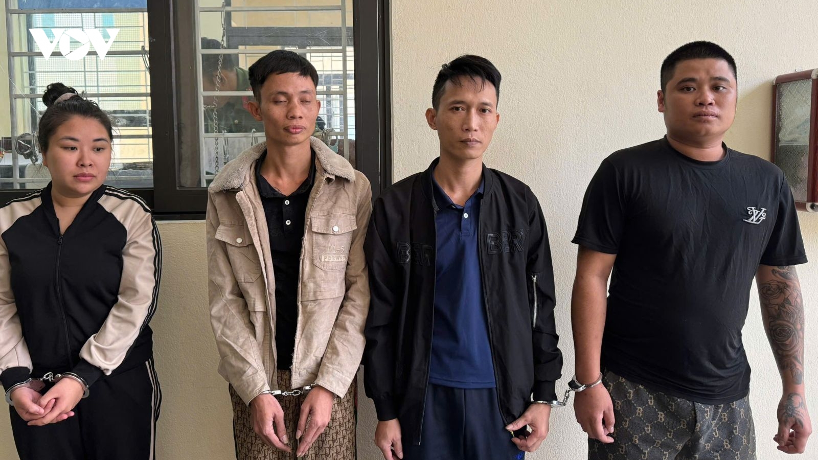 Bắt 4 đối tượng trong đường dây mua bán người dưới 16 tuổi
