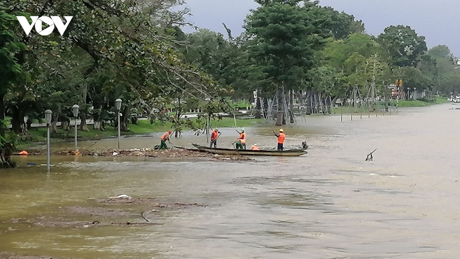 Thừa Thiên Huế: Thủy điện tiếp tục điều tiết, học sinh lại nghỉ học