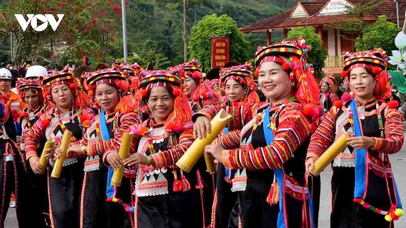Độc đáo lễ hội “khoe sắc đường phố” nơi thượng nguồn sông Đà