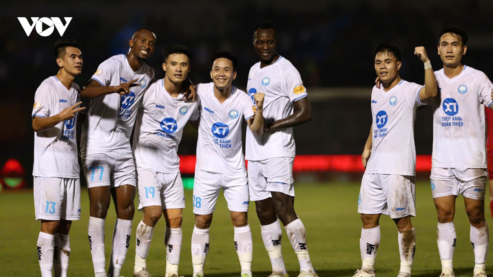 Đội hình tiêu biểu vòng 7 V-League 2024/2025: Dấu ấn Nam Định, HAGL