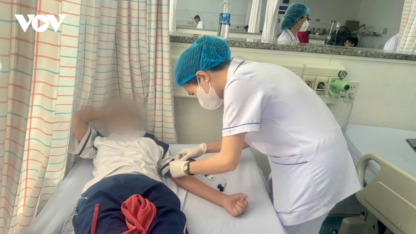 Vụ nghi ngộ độc bánh mì ở Bà Rịa - Vũng Tàu: Bộ Y tế chỉ đạo khẩn