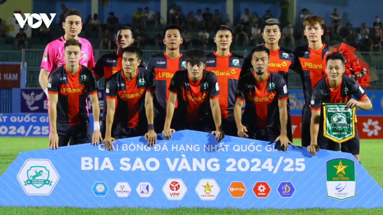Đội bóng của Hoàng Đức và Văn Lâm nhận án phạt