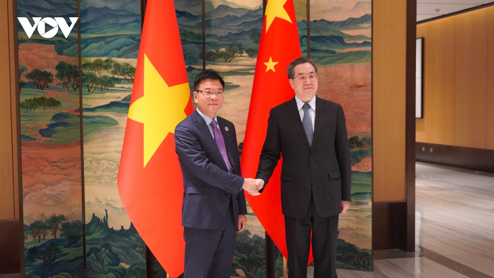 Phó Thủ tướng Lê Thành Long hội đàm với Phó Thủ tướng Trung Quốc Đinh Tiết Tường