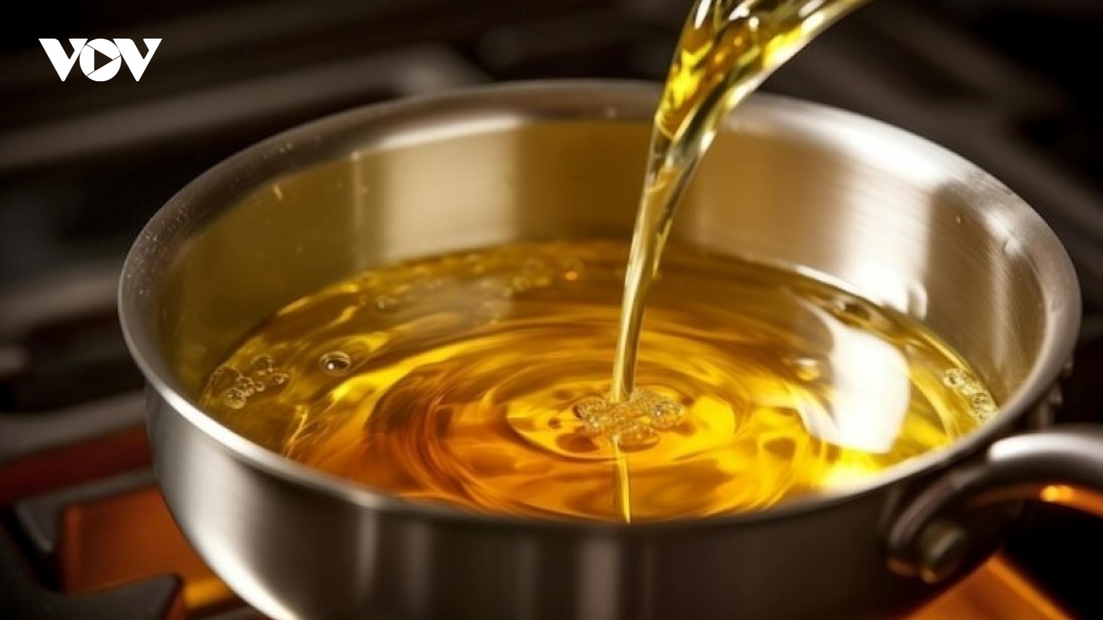 3 loại dầu ăn "cực hại sức khỏe", nhiều người vẫn vô tình sử dụng mà không hay