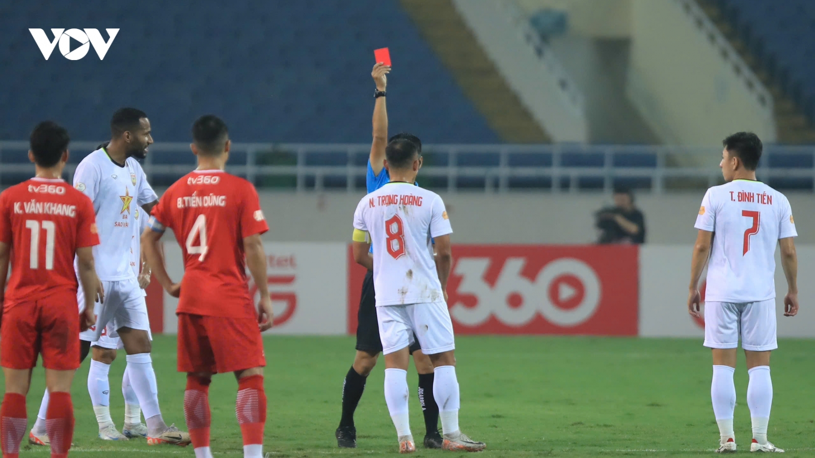 Những cầu thủ bị cấm thi đấu ở vòng 8 V-League 2024/2025
