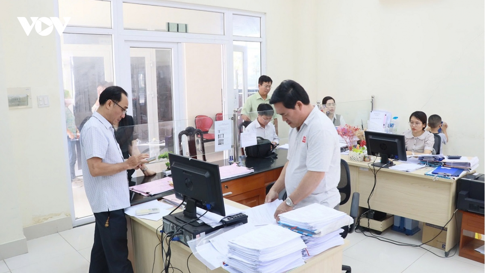 Ngành thuế Bình Thuận tăng cường các ngày cuối tuần để xử lý hồ sơ
