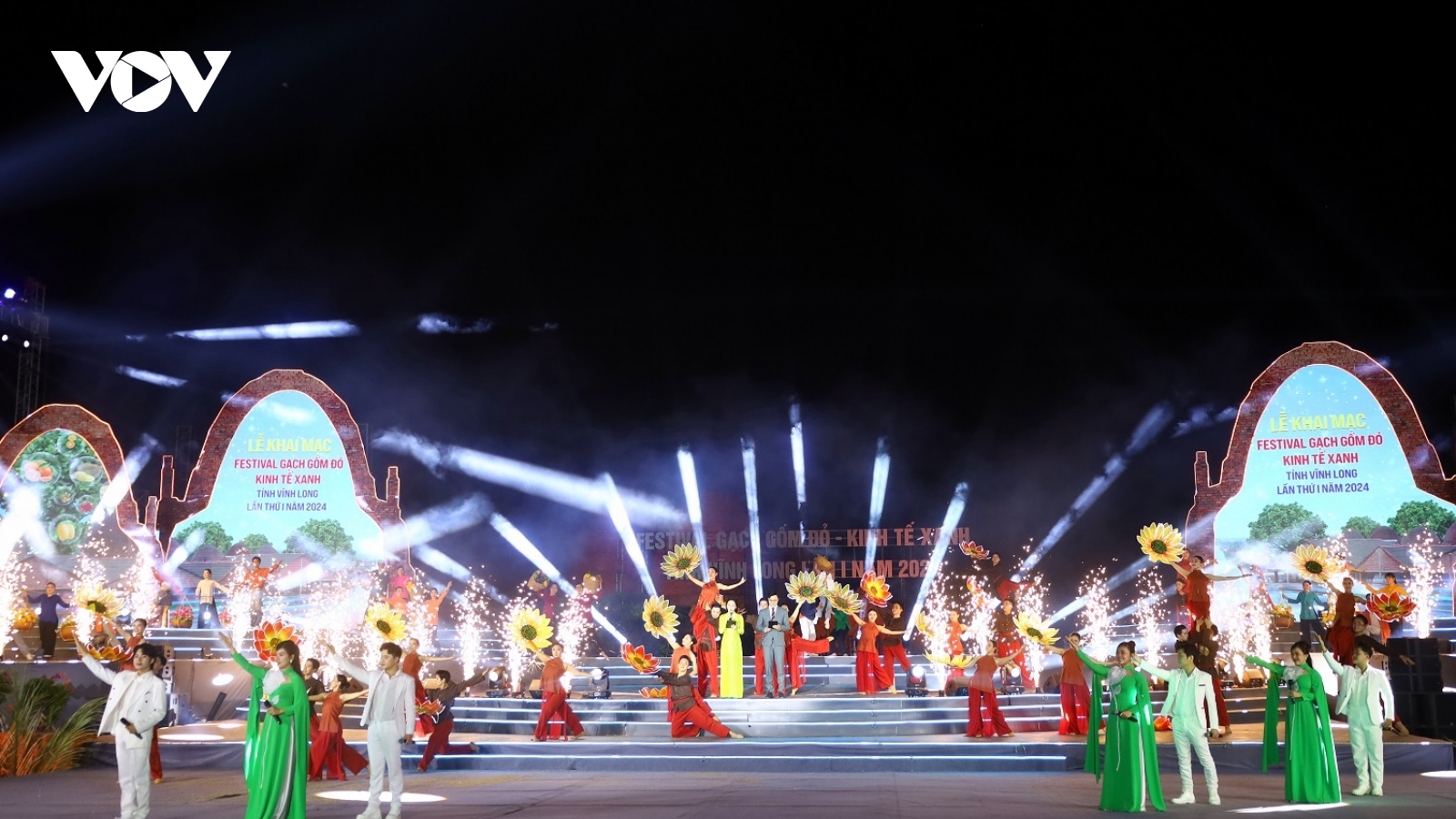 Vĩnh Long chính thức khai mạc “Festival gạch gốm đỏ - Kinh tế xanh lần I”