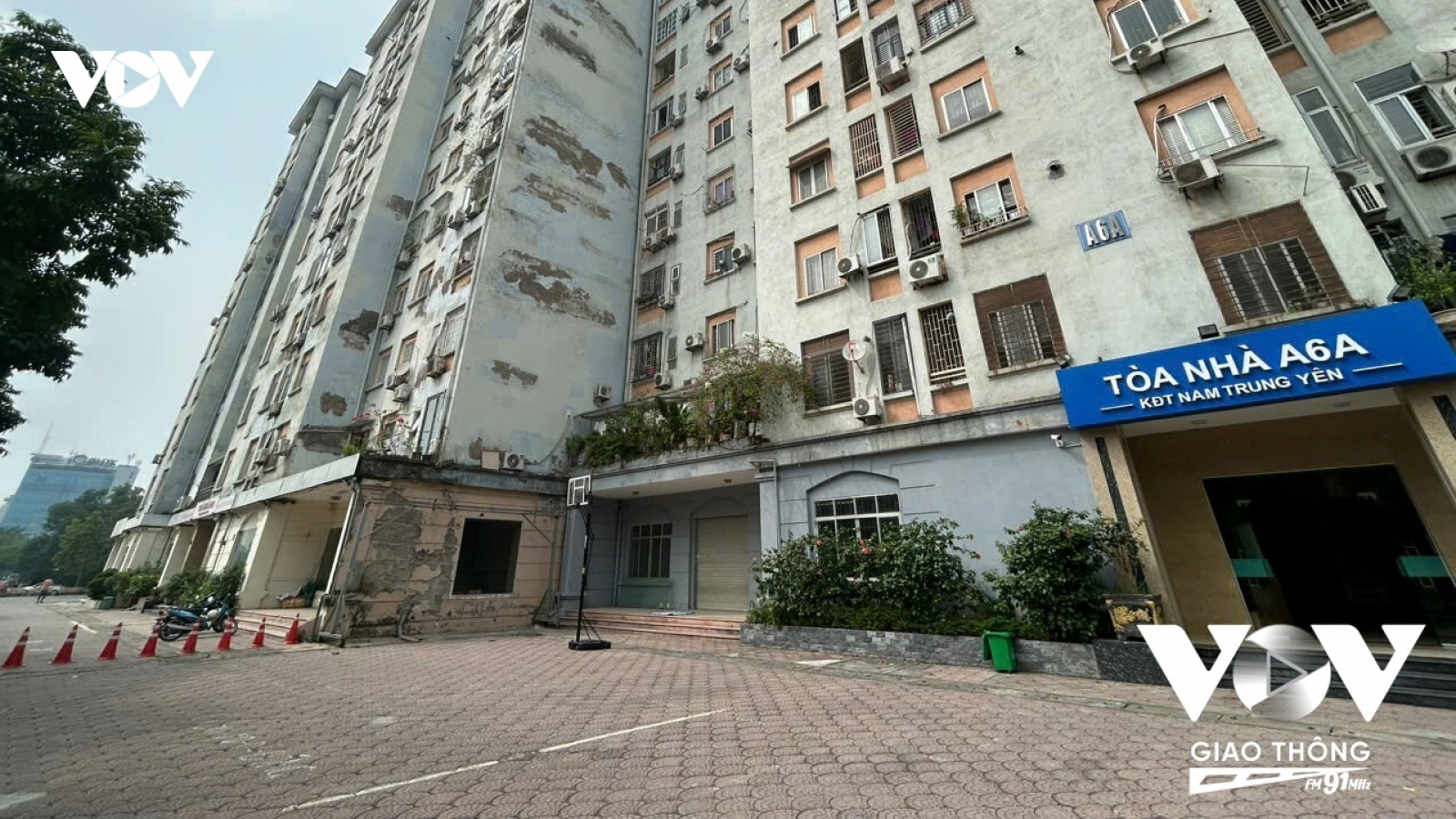 Thấp thỏm sống trong nhà tái định cư Nam Trung Yên (Hà Nội) xuống cấp