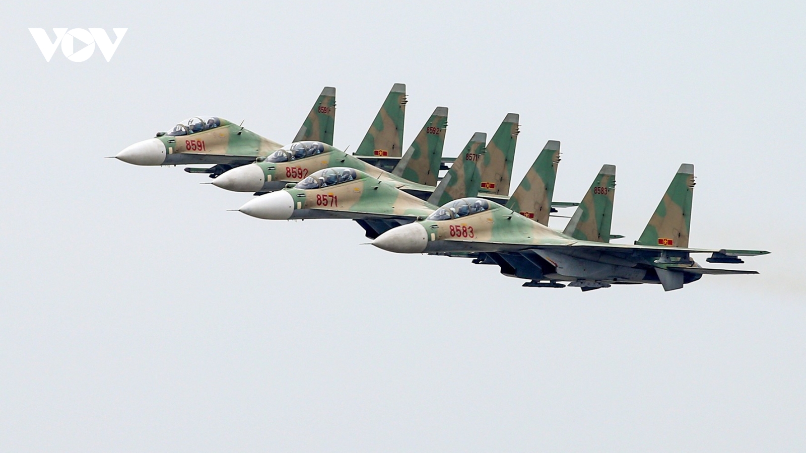 Tiêm kích Su-30MK2 và trực thăng Mi “song kiếm hợp bích” cho màn trình diễn mãn nhãn