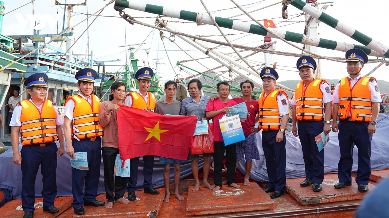Cảnh sát biển tập trung tuyên truyền giáo dục phổ biển pháp luật cho nhân dân