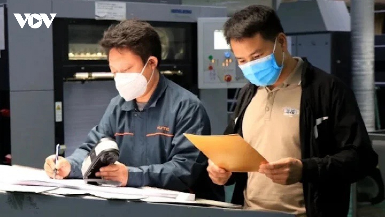 Làm thêm giờ có phải đóng thuế thu nhập cá nhân?