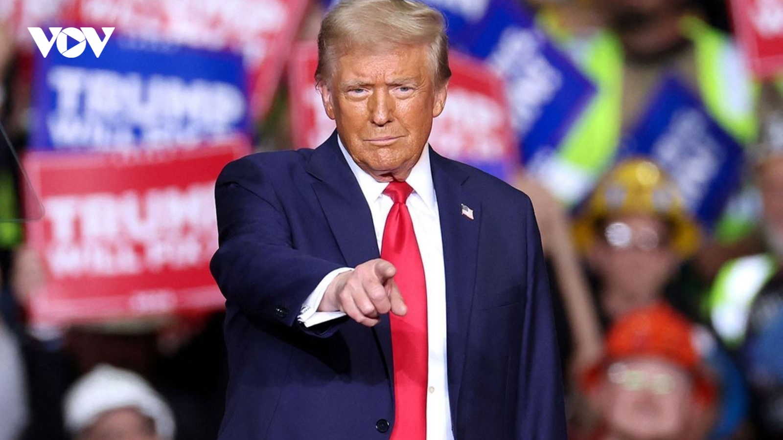Ông Trump tạm hoãn đánh thuế Mexico và Canada
