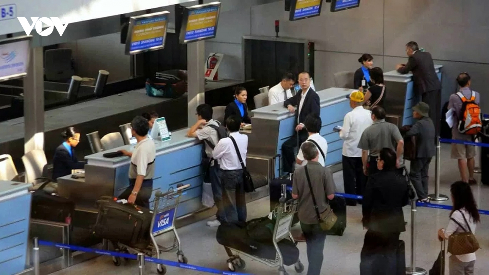Đề xuất nợ thuế từ 10 triệu đồng trở lên bị hoãn xuất cảnh: Đã thực sự hợp lý?