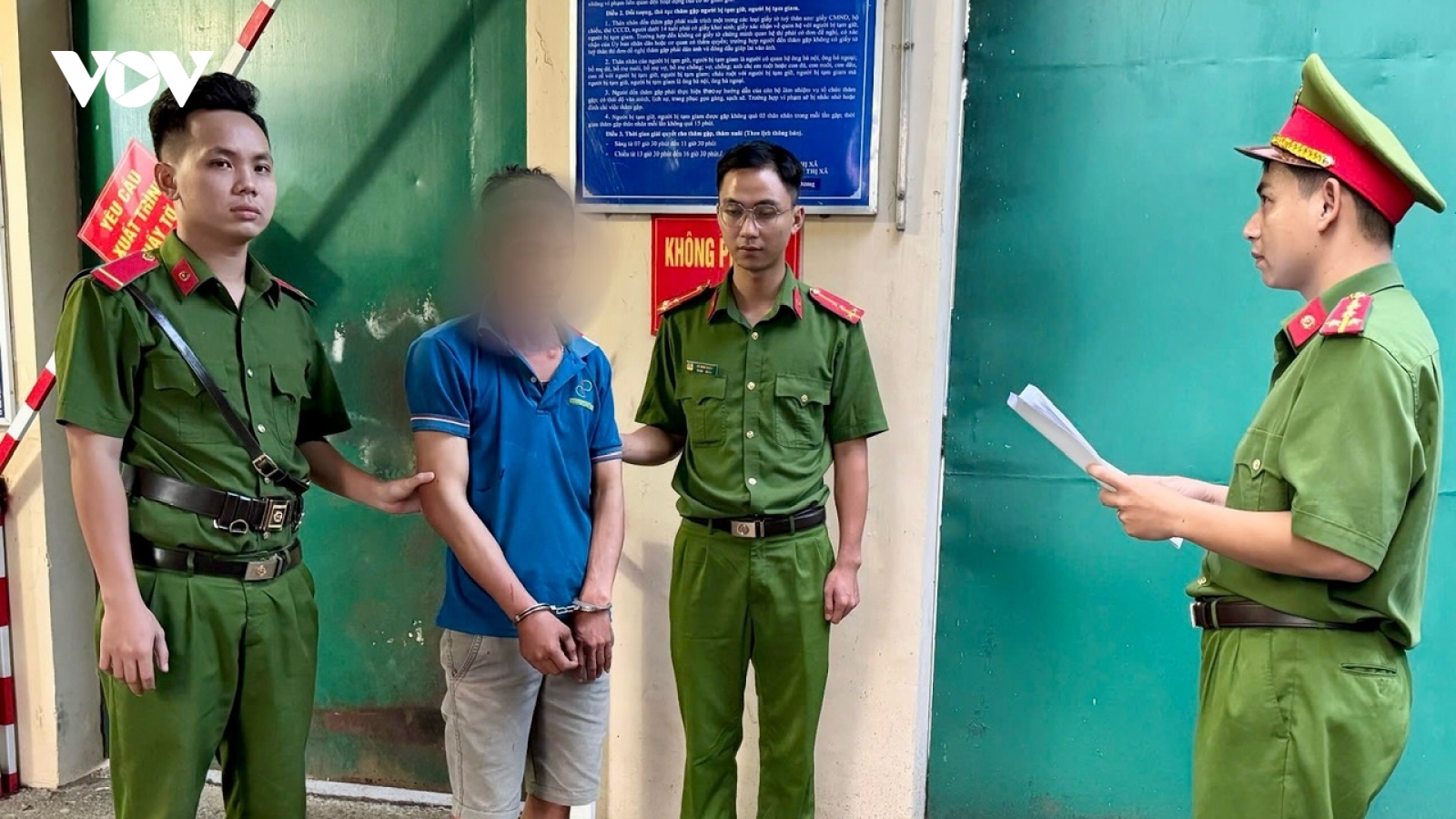Khởi tố, bắt tạm giam đối tượng vi phạm nồng độ cồn và dùng dao chém công an
