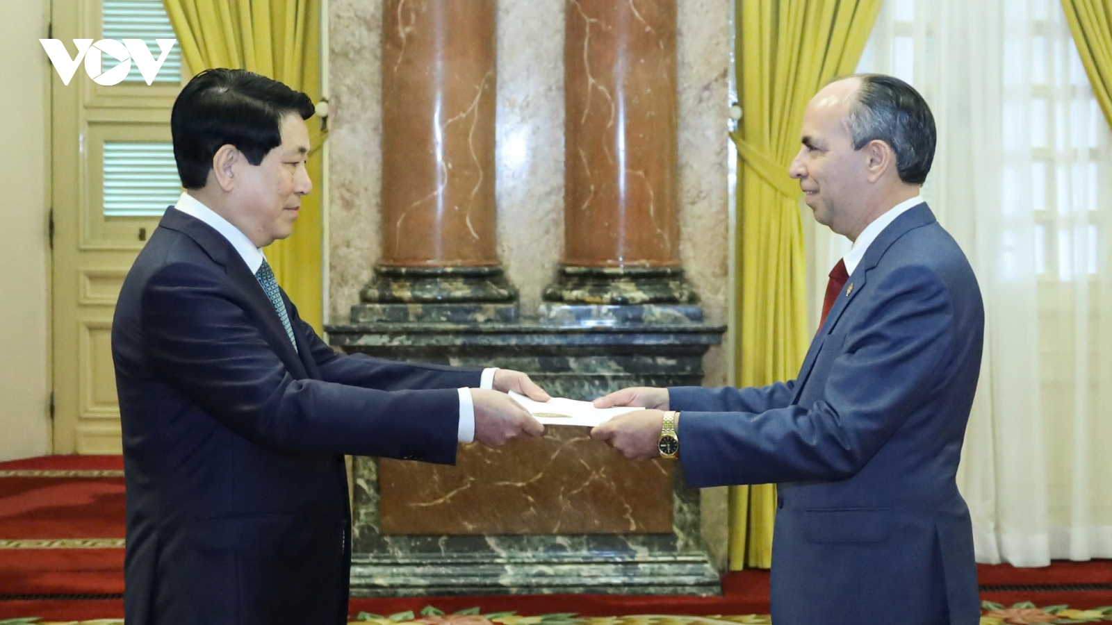 Chủ tịch nước Lương Cường tiếp Đại sứ các nước trình Quốc thư
