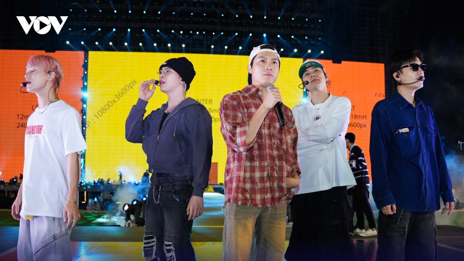 Dàn Anh trai "say hi" tổng duyệt đến 4 giờ sáng cho concert tại Mỹ Đình