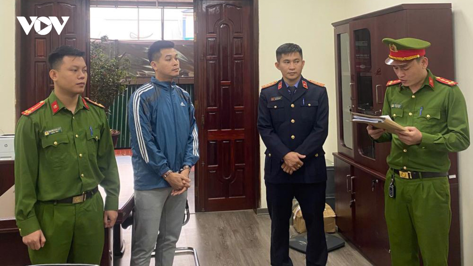 Giám đốc phòng giao dịch một ngân hàng lừa đảo chiếm đoạt 10 tỷ đồng