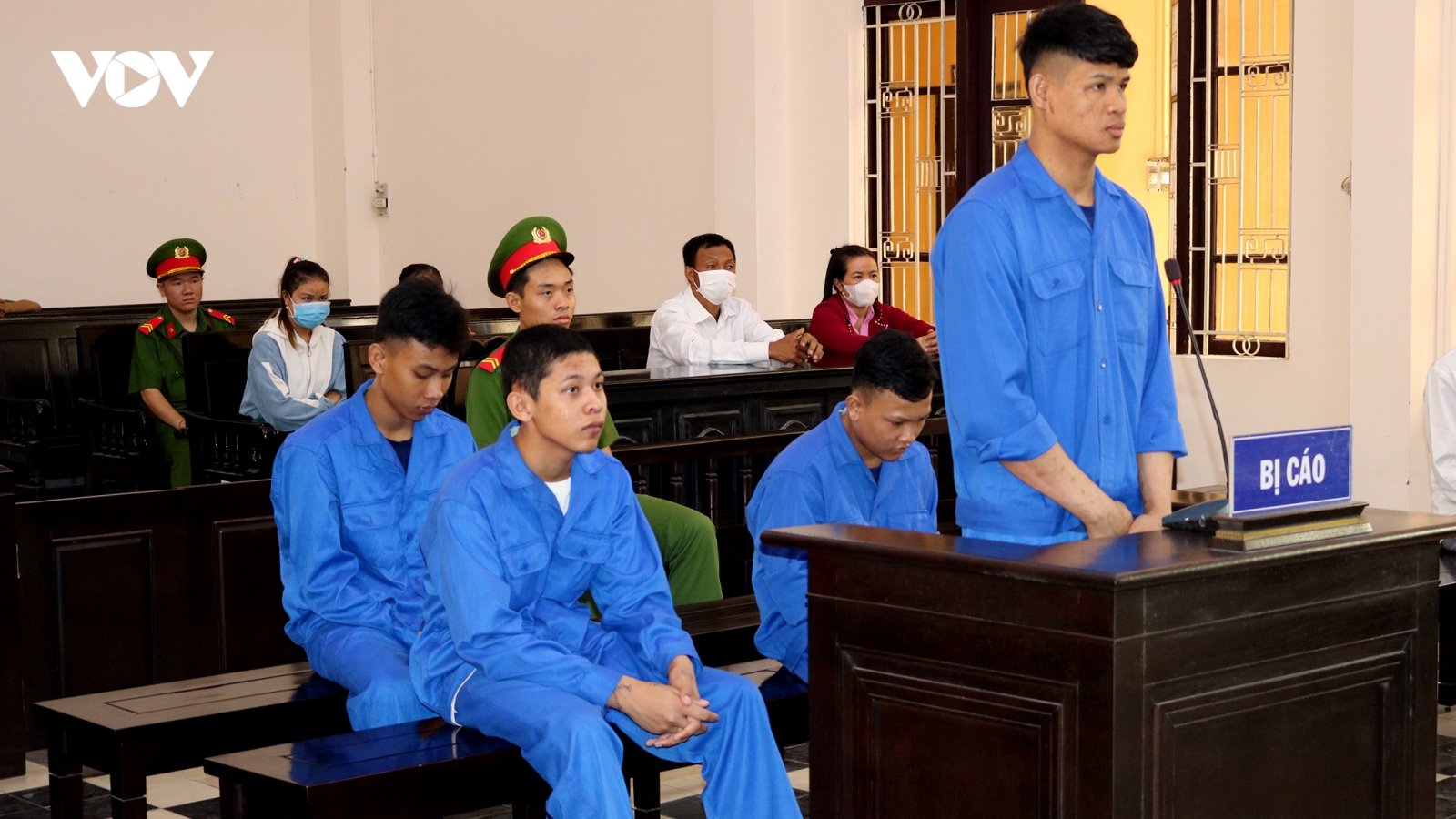 Chém người tại quán nhậu, 4 đối tượng lãnh án 20 năm tù