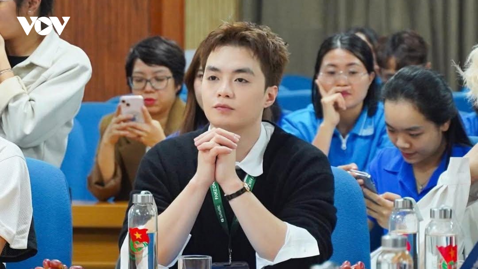 Negav lộ diện cùng HIEUTHUHAI và dàn Anh trai "say hi" tại Hà Nội