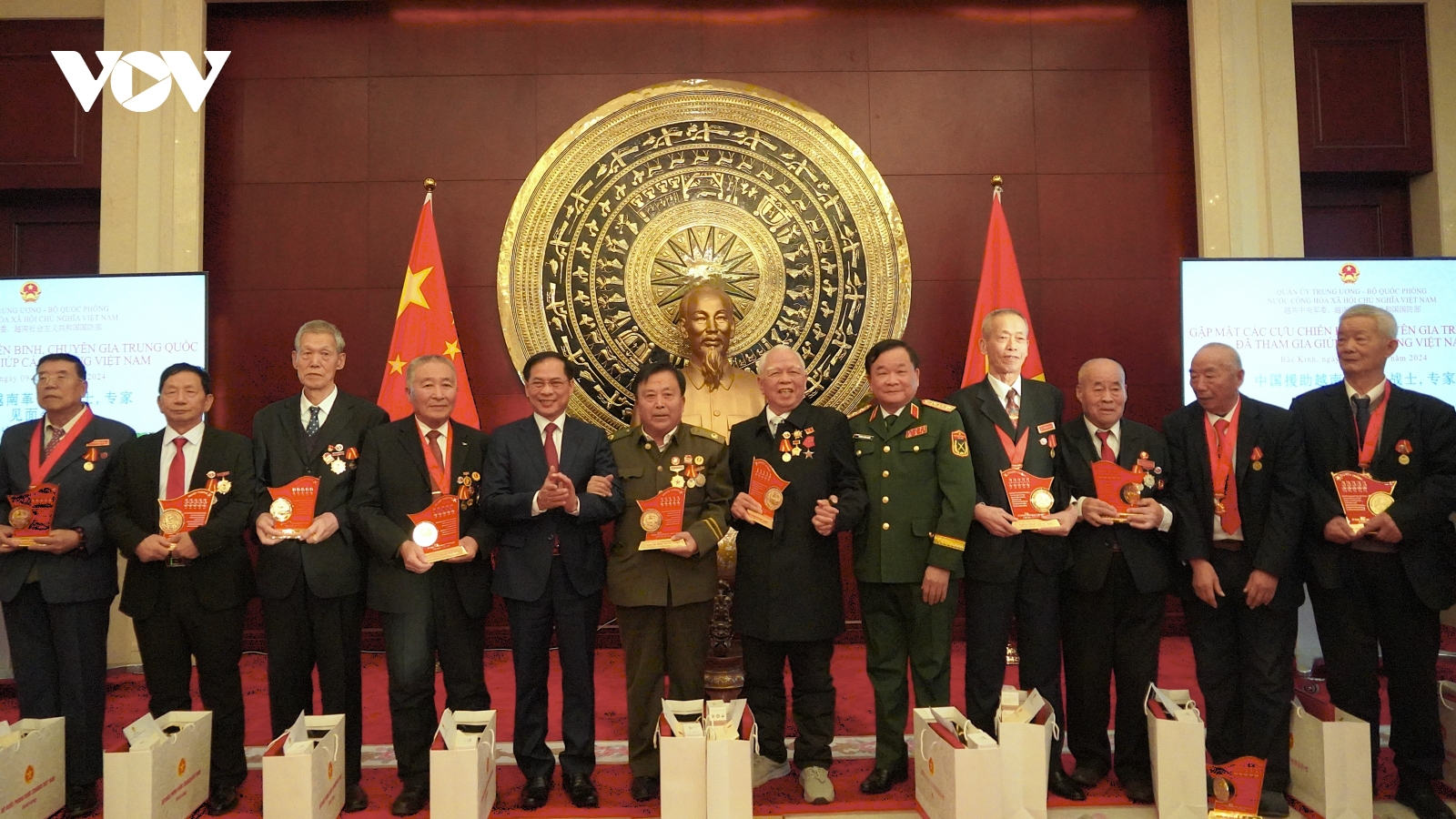 Bộ Quốc phòng Việt Nam gặp mặt cựu chiến binh, chuyên gia Trung Quốc
