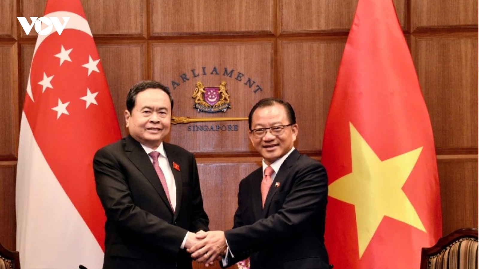 Top legislators of Vietnam and Singapore hold talks