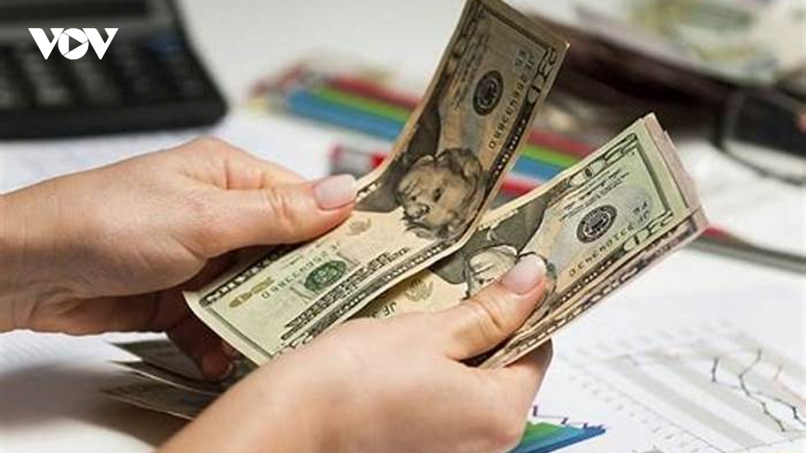 Tỷ giá USD hôm nay 8/2: Giá bán USD tăng mạnh chạm mức 25.574 đồng/USD
